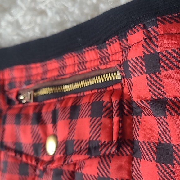 🔥 Red & Black Plaid Quilted Puffer Vest – Women’s Sm – Classic Layering Piece - Picture 8 of 13